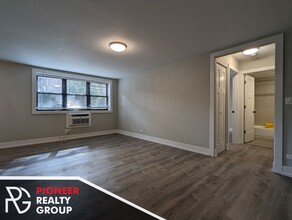 510 W Surf St, Unit 1 in Chicago, IL - Building Photo - Building Photo