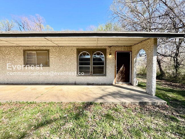 property at 909 E Quincy St