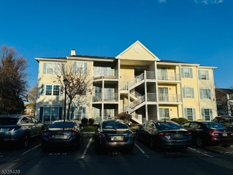 378 Hadleigh Ln in North Brunswick, NJ - Building Photo