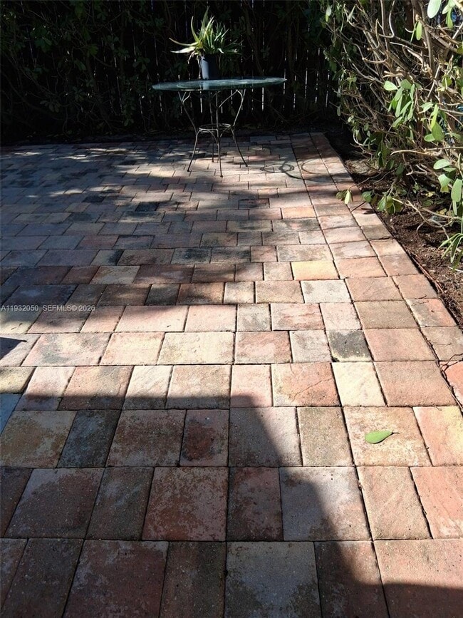 1975 Sans Souci Blvd in North Miami, FL - Building Photo - Building Photo