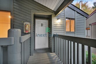 10008 NE 122nd St in Kirkland, WA - Building Photo - Building Photo