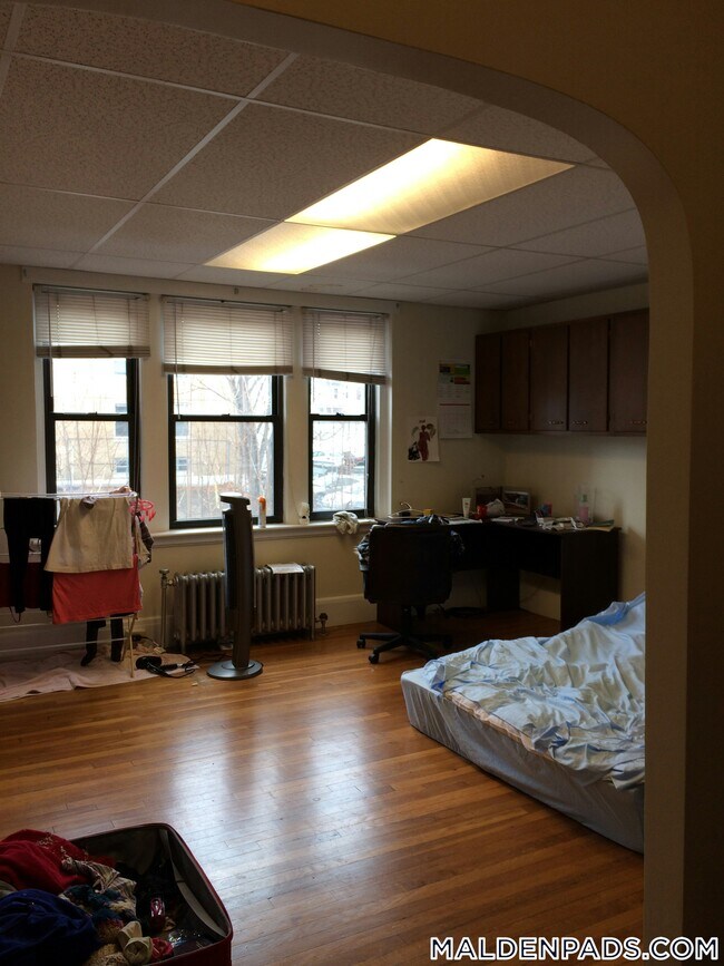349 Pleasant St in Malden, MA - Building Photo - Building Photo