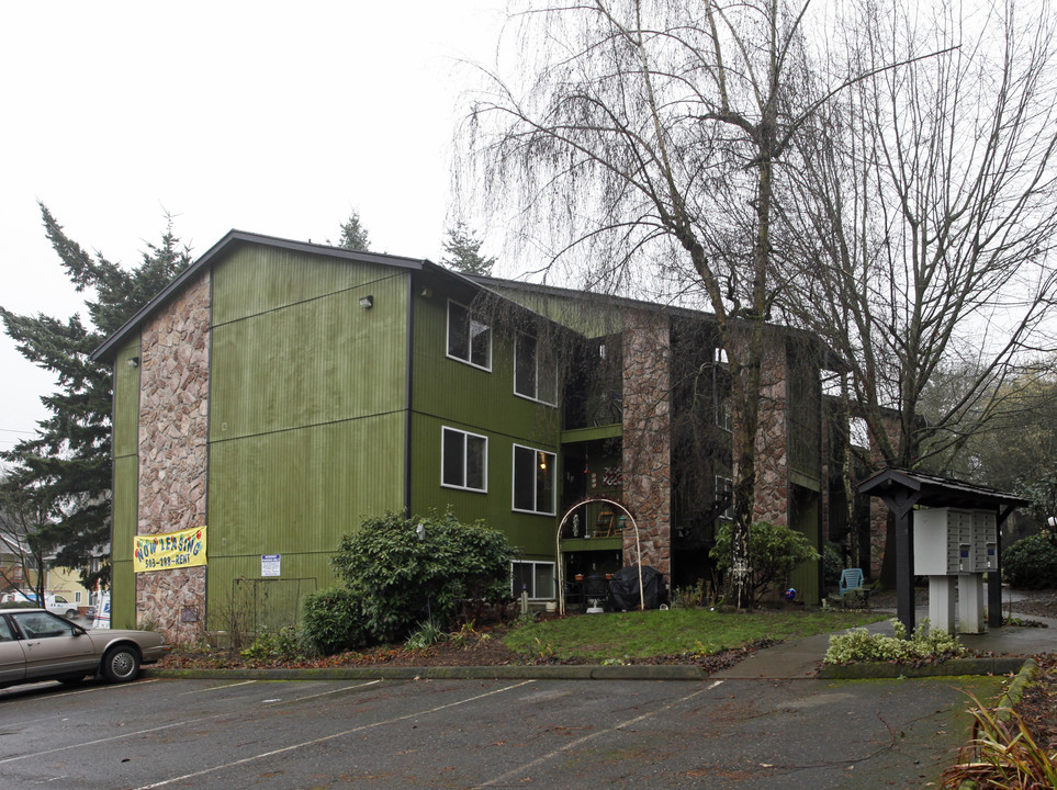 Multnomah Garden Apartments in Portland, OR - Building Photo