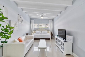 2407 NE 33rd Ave in Fort Lauderdale, FL - Building Photo - Building Photo