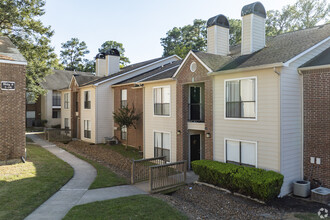 Treehouse Apartments in Conroe, TX - Building Photo - Building Photo