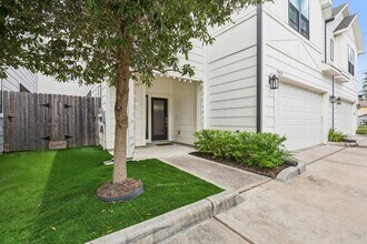 5905 Petty St in Houston, TX - Building Photo - Building Photo