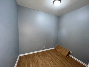2701 E 75th Pl in Chicago, IL - Building Photo - Building Photo