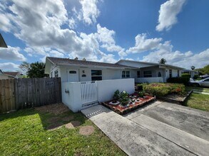 20526 SW 92nd Ct in Miami, FL - Building Photo - Building Photo