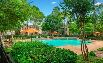15100 Ella Blvd in Houston, TX - Building Photo - Building Photo