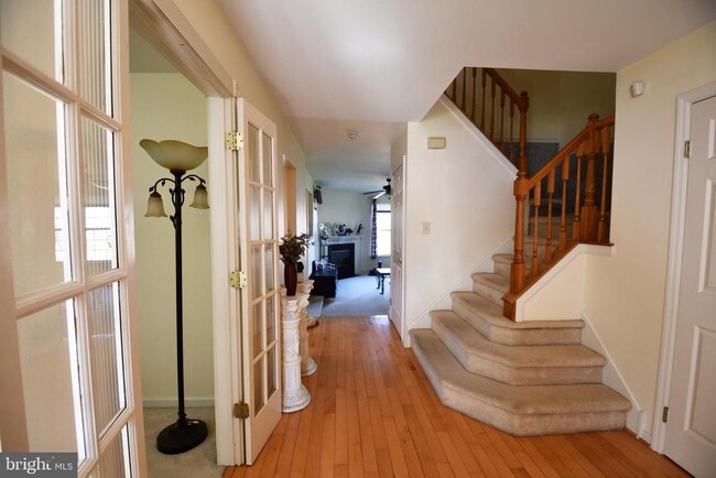 318 Country Club Dr in Lansdale, PA - Foto de edificio - Building Photo