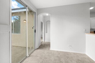 9385 Bennoel Way in Elk Grove, CA - Building Photo - Building Photo