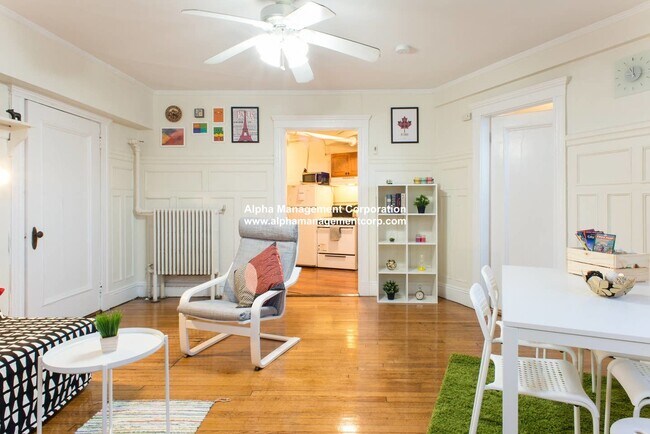 1232 Beacon St in Brookline, MA - Foto de edificio - Building Photo