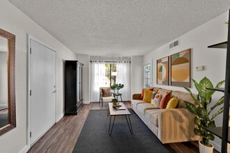 ASHFORD PARK in Sacramento, CA - Foto de edificio - Interior Photo