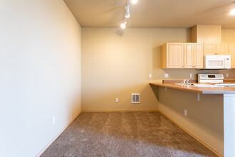 Stillwater Apartments in Tacoma, WA - Foto de edificio - Interior Photo