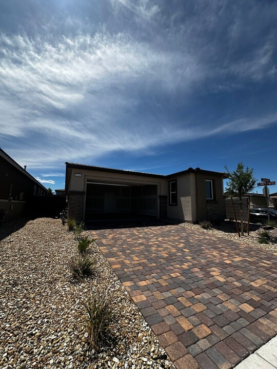 9769 Redwood Cascade St in Las Vegas, NV - Building Photo