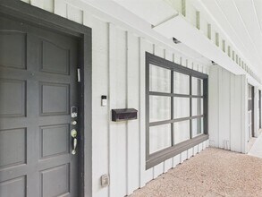 9202 Bintliff Dr in Houston, TX - Building Photo - Building Photo
