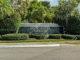 5672 Rock Island Rd in Tamarac, FL - Building Photo