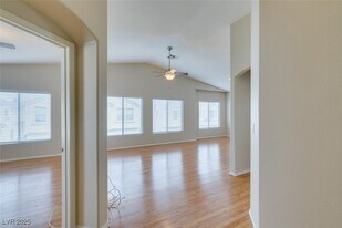 6473 Stone Dry Ave in Henderson, NV - Building Photo
