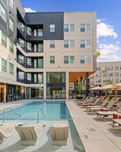 The Mill Residences in Houston, TX - Foto de edificio - Building Photo