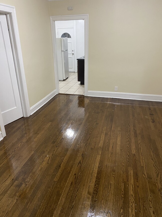 7431 S King Dr, Unit 2W