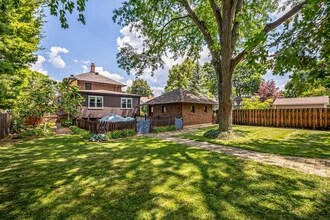 82 S Williams St in Crystal Lake, IL - Foto de edificio - Building Photo