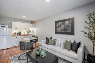 4952 Polk St in Houston, TX - Building Photo
