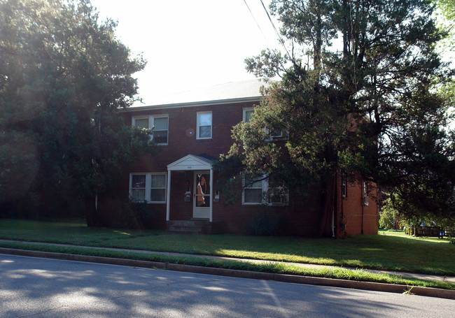 305 Shirley St in Falls Church, VA - Foto de edificio - Building Photo