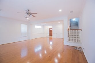 5413 Kiam St in Houston, TX - Foto de edificio - Building Photo