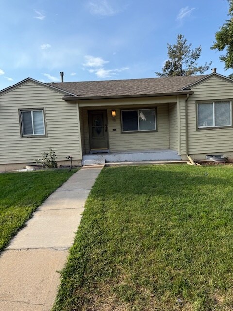 1740 W Asbury Ave in Denver, CO - Building Photo