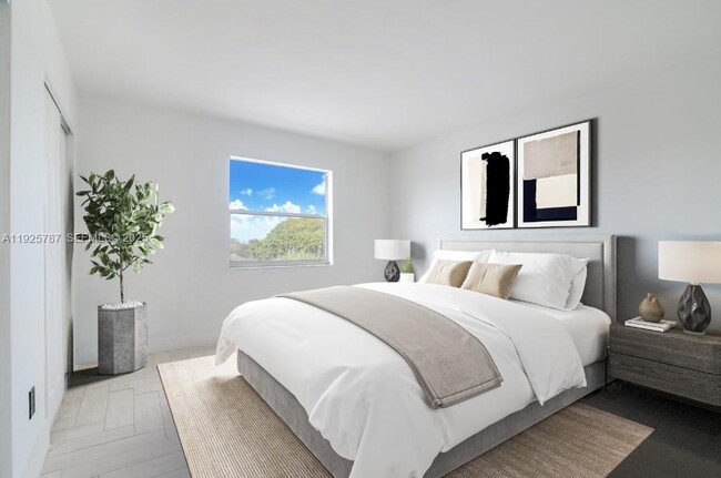 12215 W Dixie Hwy in North Miami, FL - Building Photo - Building Photo