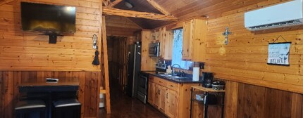 299 Willow Springs Dr in Pipe Creek, TX - Building Photo - Building Photo