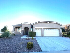 10440 Lakeshore Dr in Apple Valley, CA - Building Photo