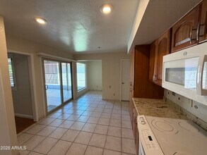 10402 E Regal Dr in Sun Lakes, AZ - Building Photo - Building Photo