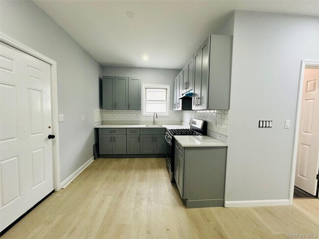 8 Morgan Ave in Poughkeepsie, NY - Building Photo - Building Photo