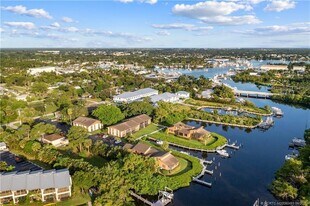 4885 SE Capstan Ave, Unit E27 in Stuart, FL - Building Photo