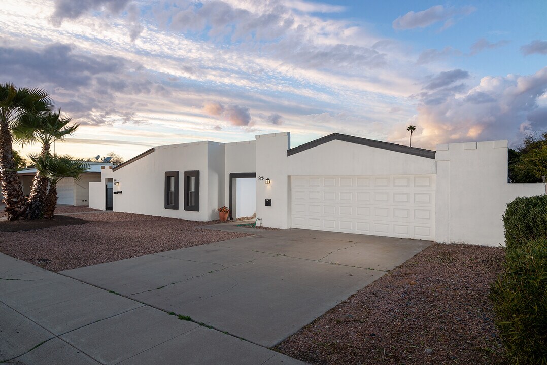 528 W La Jolla Dr in Tempe, AZ - Building Photo