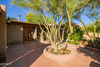 6510 E Dixileta Dr in Cave Creek, AZ - Building Photo - Building Photo