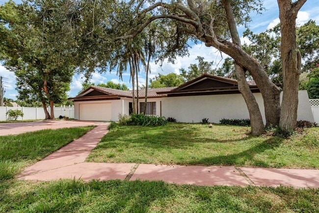 1690 Curlew Rd in Dunedin, FL - Building Photo - Building Photo
