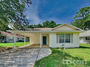 2122 Center Way in Middleburg, FL - Foto de edificio - Building Photo