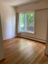 1653 Oak Bay Ave in Victoria, BC - Building Photo