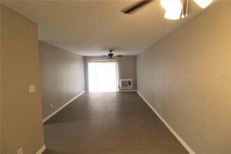 3001 Bee Ridge Rd in Sarasota, FL - Building Photo - Building Photo