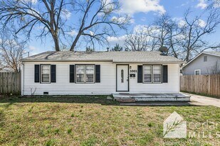 1001 W Meikle Rd in Wichita, KS - Building Photo