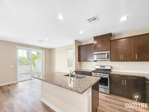 4112 Mission Tree Way in Oceanside, CA - Building Photo - Building Photo