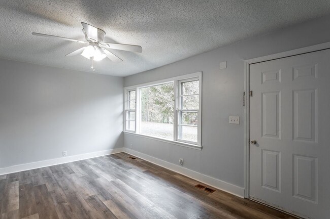 11213 Dayton Pike in Soddy Daisy, TN - Building Photo - Building Photo