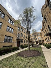 1360 W Estes Ave, Unit 2N in Chicago, IL - Building Photo - Building Photo