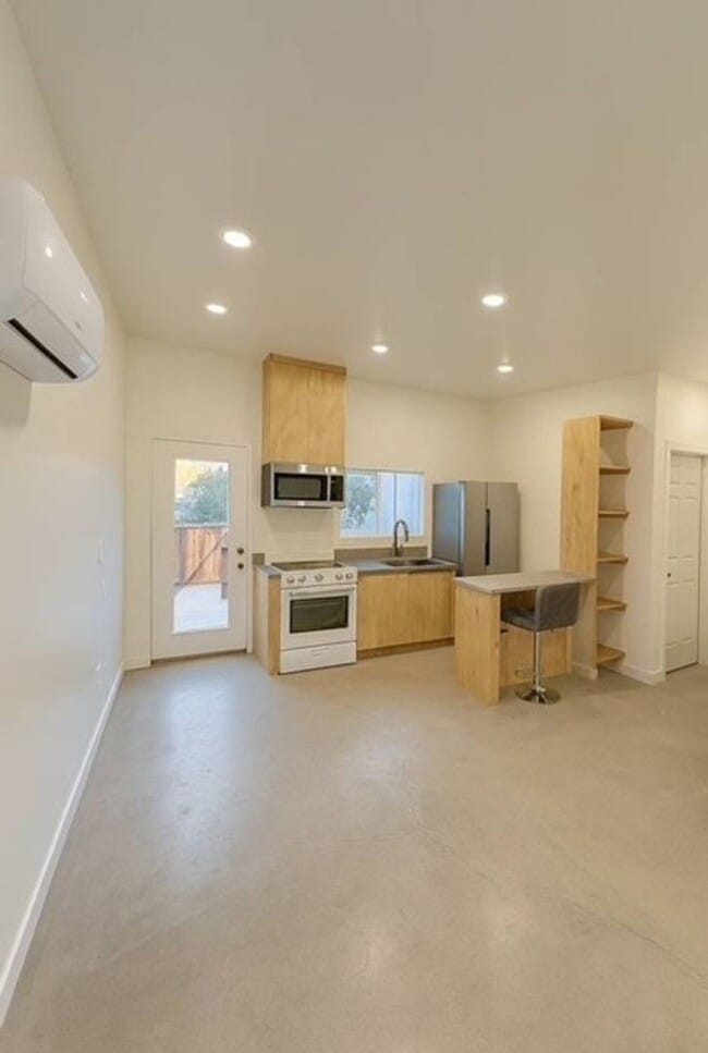 3281 Rockview Pl in San Luis Obispo, CA - Building Photo - Building Photo