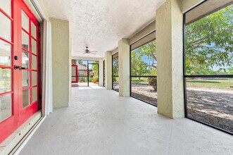 10690 Barn Rd in Wellington, FL - Building Photo - Building Photo