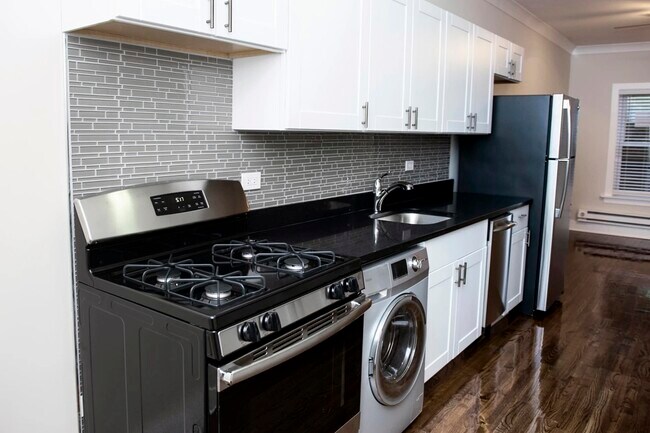 727 W Roscoe St in Chicago, IL - Foto de edificio - Building Photo