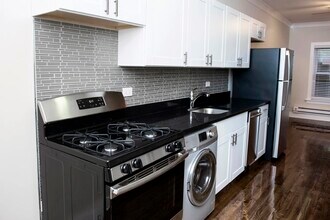 727 W Roscoe St in Chicago, IL - Foto de edificio - Building Photo