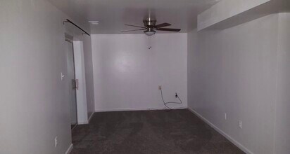 6104 Peggyanne Ct, Unit 2 in Camp Springs, MD - Foto de edificio - Building Photo